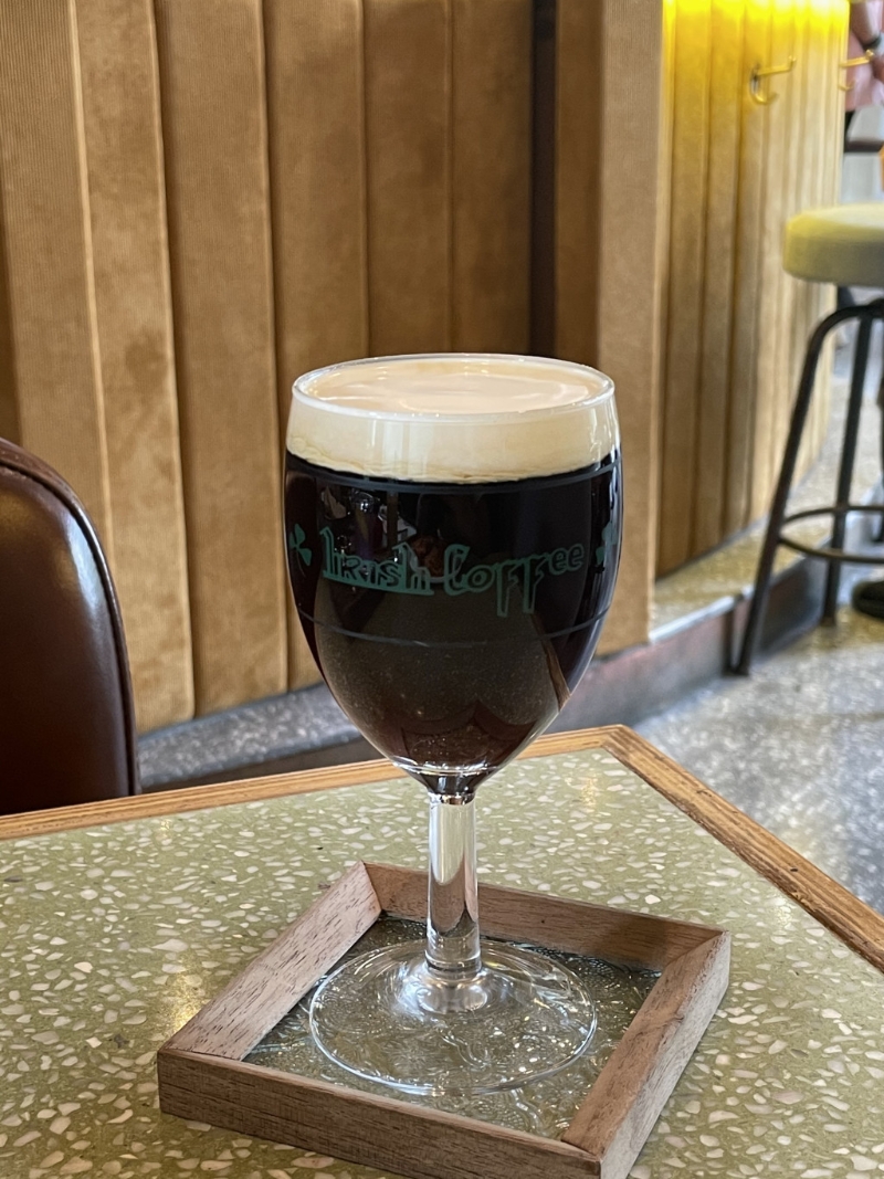 記者推介Modern Irish Coffee（$148）特意選用帶果香及經(jīng)烘焙的咖啡豆，加入威士忌及鮮奶油，充滿咖啡香及酒香而又不會互搶風(fēng)味。