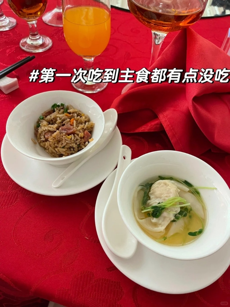 部分主食或許是不合口味，樓主稱(chēng)“第一次吃到主食也有點(diǎn)沒(méi)吃飽”。