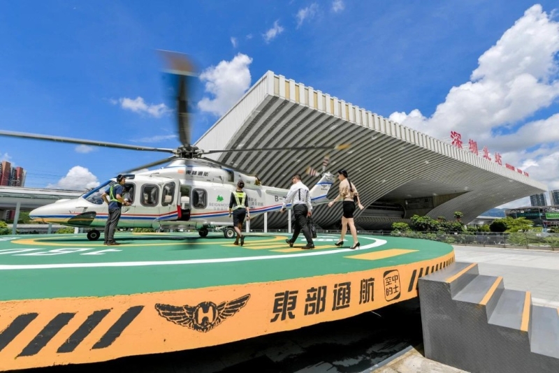 選用AIRBUS135直升機(jī)機(jī)型，接載乘客出游。