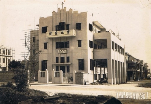 寶血醫院自1937年服務深水埗基層居民，為貧苦家庭贈醫施藥，又收容孤兒棄嬰。2