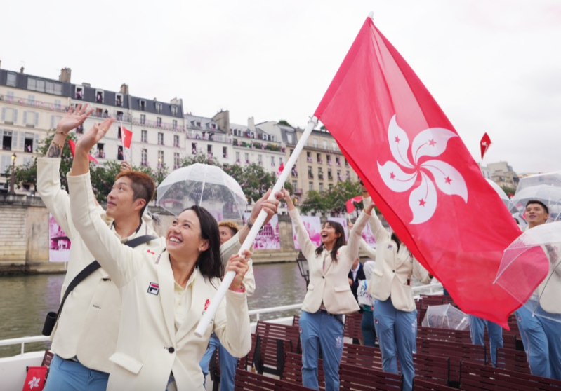 巴黎奧運(yùn)中國(guó)香港代表團(tuán)獲得歷史最好成績(jī)。圖為港隊(duì)參加開(kāi)幕式。新華社