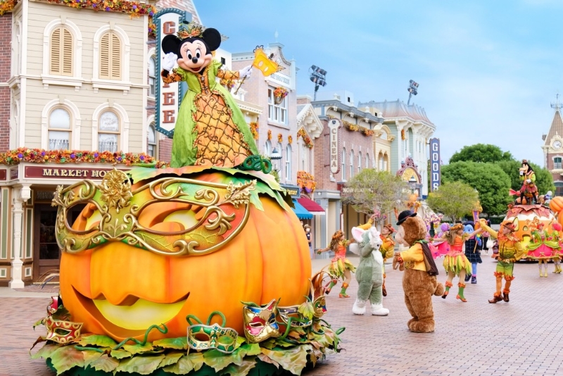 “米奇Halloween玩轉大街派對”花車巡游